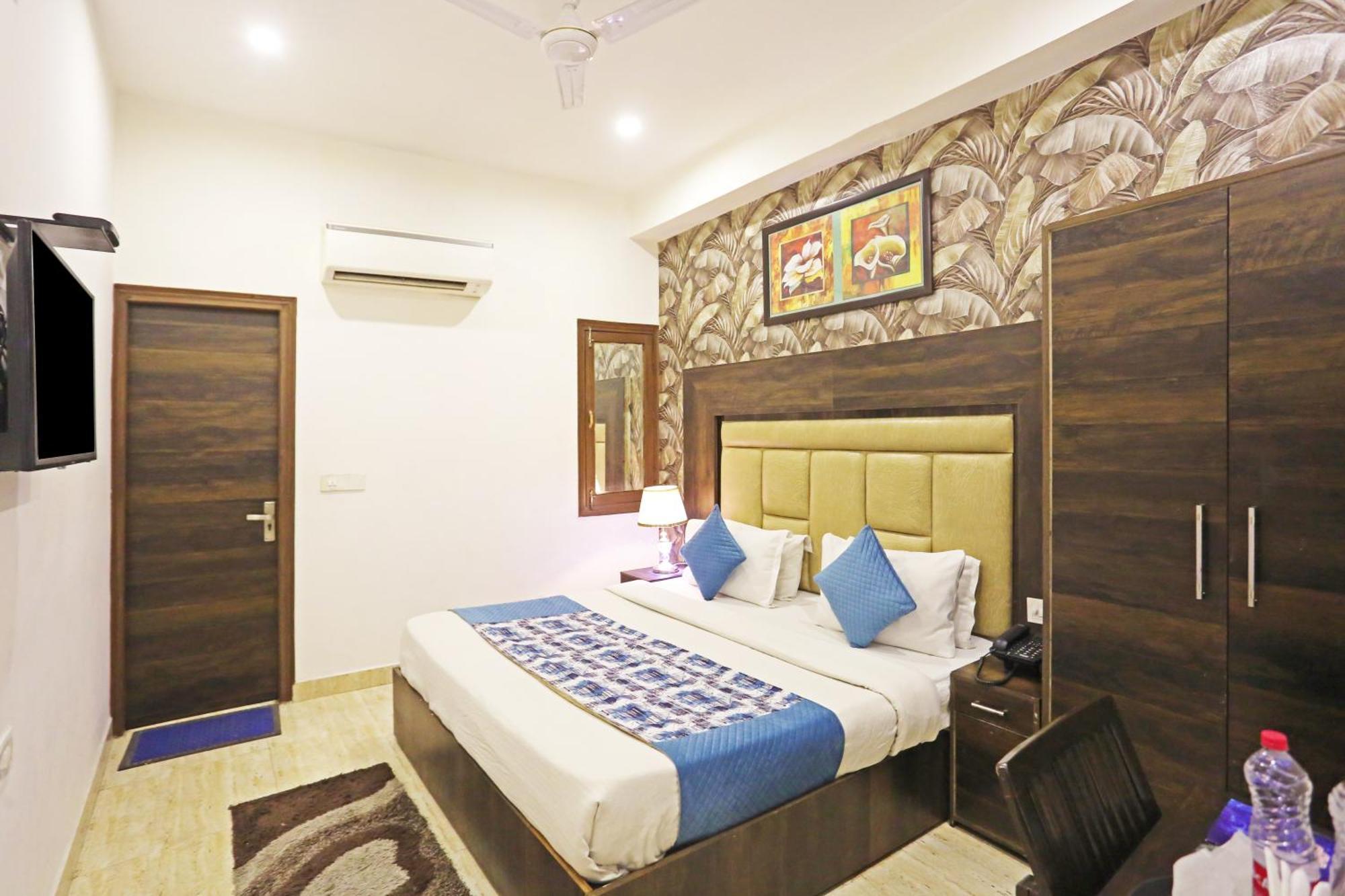 Hotel The Kiara Near Delhi Airport Нью-Дели Экстерьер фото