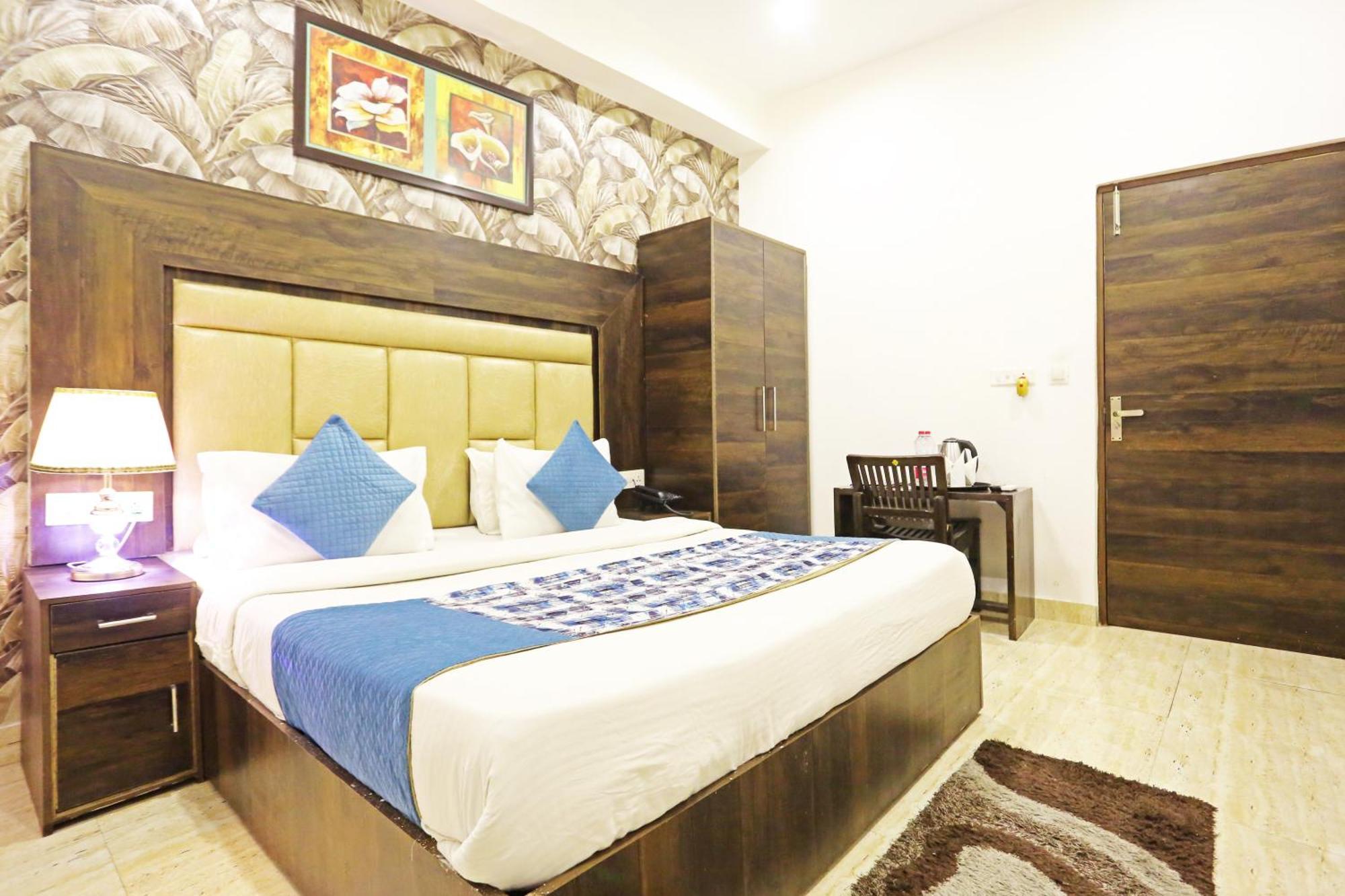 Hotel The Kiara Near Delhi Airport Нью-Дели Экстерьер фото