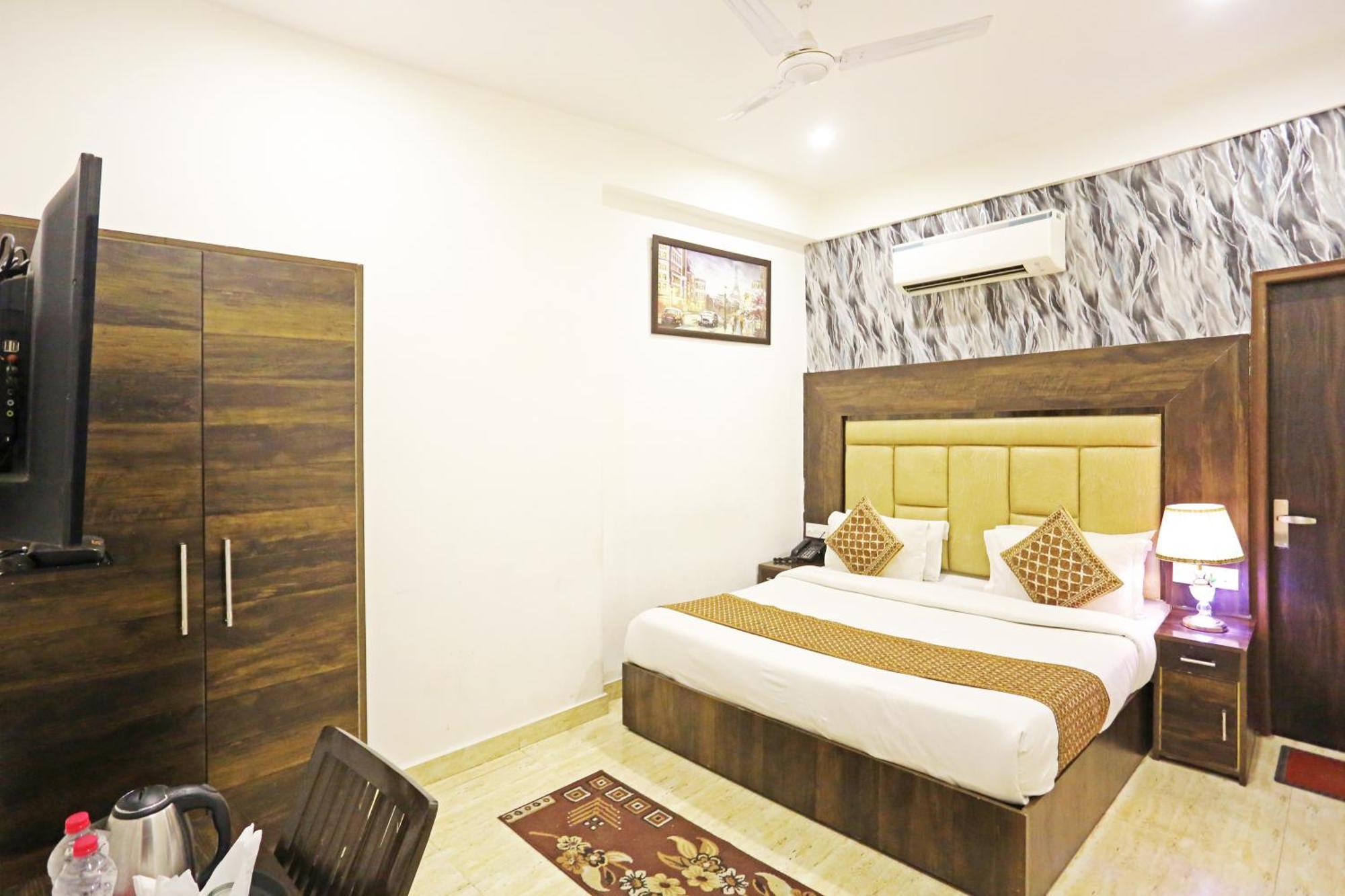 Hotel The Kiara Near Delhi Airport Нью-Дели Экстерьер фото