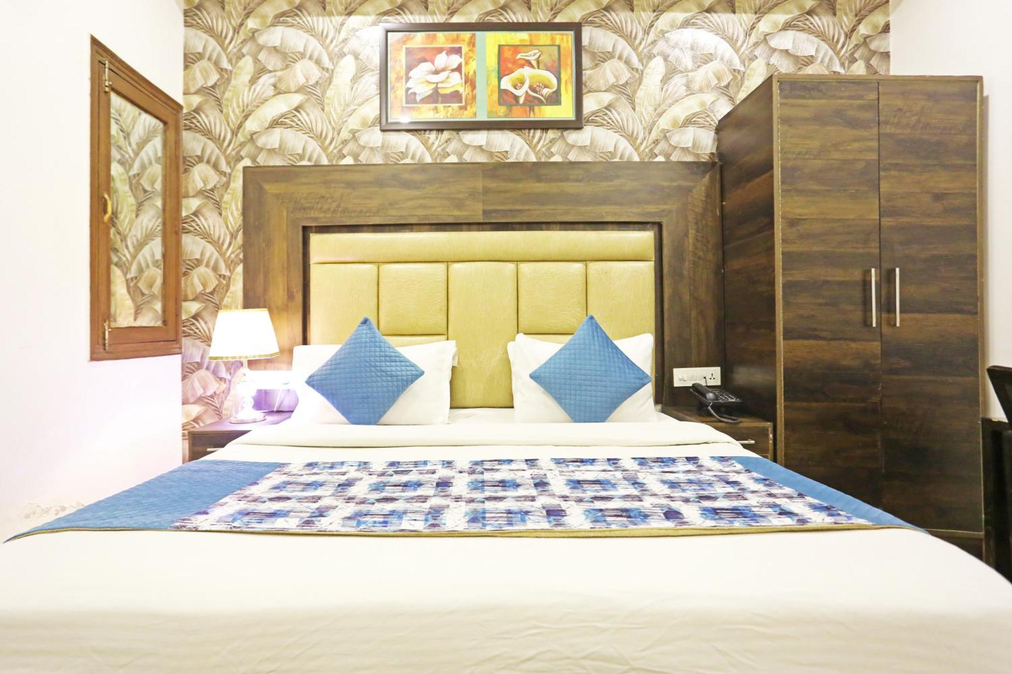 Hotel The Kiara Near Delhi Airport Нью-Дели Экстерьер фото