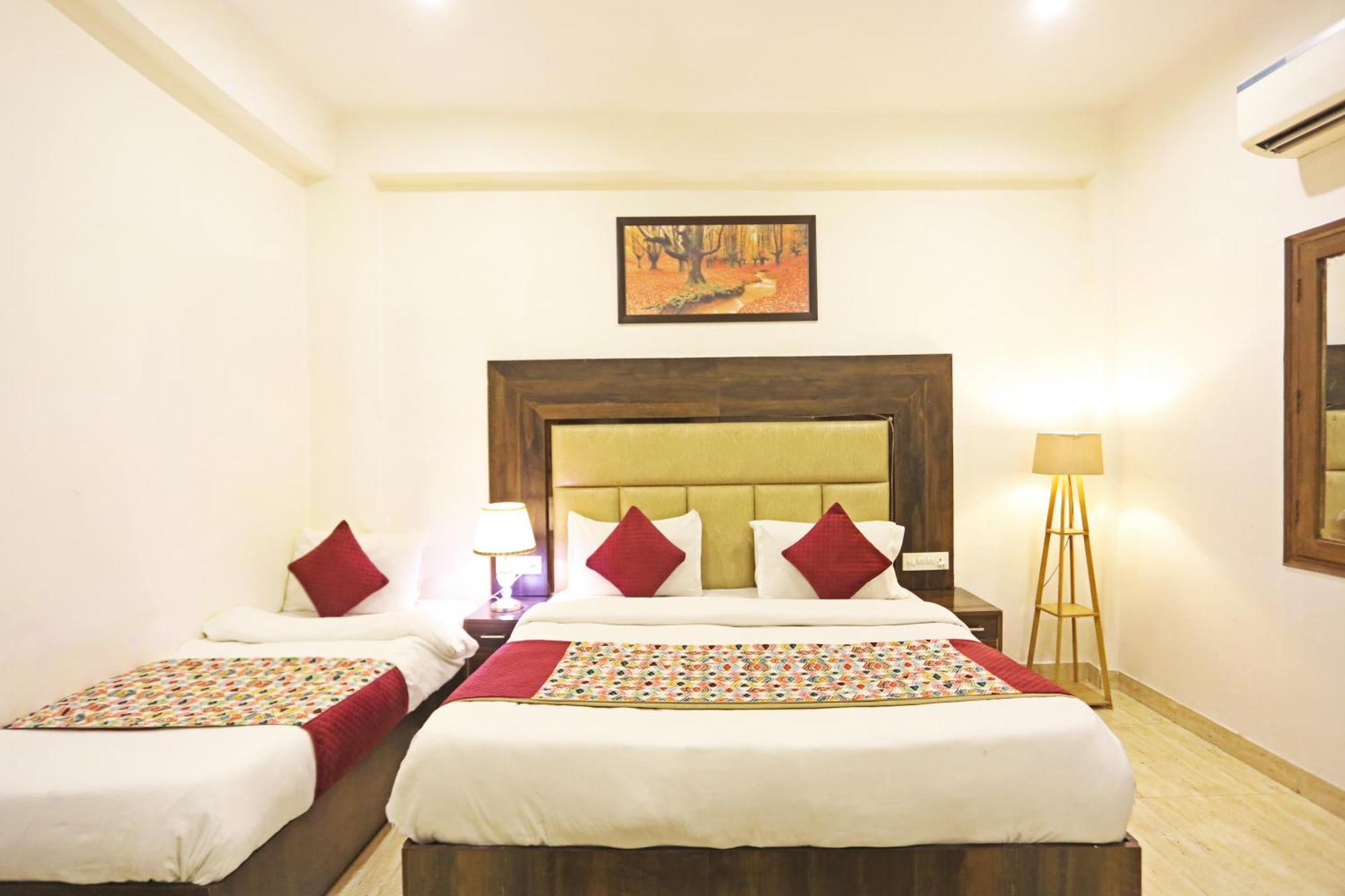 Hotel The Kiara Near Delhi Airport Нью-Дели Экстерьер фото
